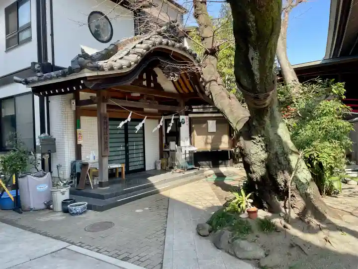 女躰大神の{uncategorized: "未分類", other: "その他", undefined: "問題あり", building: "その他建物", grave: "お墓", sacred_gate: "鳥居", guardian: "狛犬", statue: "像", buddha: "仏像", history: "歴史", nature: "自然", garden: "庭園", animal: "動物", pagoda: "塔", temizu: "手水舎", mountain_gate: "山門・神門", sanctuary: "本殿・本堂", subordinate: "末社・摂社", art: "芸術", scenery: "景色", jizo: "地蔵", ema: "絵馬", goshuin: "御朱印", omikuji: "おみくじ", items: "授与品その他", amulet: "お守り", goshuincho: "御朱印帳", eats: "食事", festival: "お祭り", votive_dance: "神楽", shichigosan: "七五三参", wedding: "結婚式", experience: "体験その他", initially: "初詣", around: "周辺", anti_infection: "感染症対策"}