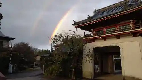 温泉山 安楽寺(四国霊場第六番札所)の山門