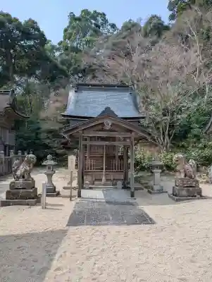 山王宮日吉神社の{uncategorized: "未分類", other: "その他", undefined: "問題あり", building: "その他建物", grave: "お墓", sacred_gate: "鳥居", guardian: "狛犬", statue: "像", buddha: "仏像", history: "歴史", nature: "自然", garden: "庭園", animal: "動物", pagoda: "塔", temizu: "手水舎", mountain_gate: "山門・神門", sanctuary: "本殿・本堂", subordinate: "末社・摂社", art: "芸術", scenery: "景色", jizo: "地蔵", ema: "絵馬", goshuin: "御朱印", omikuji: "おみくじ", items: "授与品その他", amulet: "お守り", goshuincho: "御朱印帳", eats: "食事", festival: "お祭り", votive_dance: "神楽", shichigosan: "七五三参", wedding: "結婚式", experience: "体験その他", initially: "初詣", around: "周辺", anti_infection: "感染症対策"}