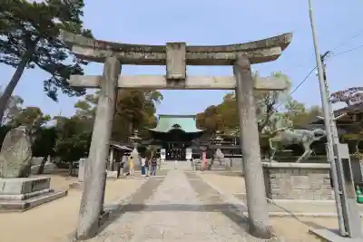 三津厳島神社の{uncategorized: "未分類", other: "その他", undefined: "問題あり", building: "その他建物", grave: "お墓", sacred_gate: "鳥居", guardian: "狛犬", statue: "像", buddha: "仏像", history: "歴史", nature: "自然", garden: "庭園", animal: "動物", pagoda: "塔", temizu: "手水舎", mountain_gate: "山門・神門", sanctuary: "本殿・本堂", subordinate: "末社・摂社", art: "芸術", scenery: "景色", jizo: "地蔵", ema: "絵馬", goshuin: "御朱印", omikuji: "おみくじ", items: "授与品その他", amulet: "お守り", goshuincho: "御朱印帳", eats: "食事", festival: "お祭り", votive_dance: "神楽", shichigosan: "七五三参", wedding: "結婚式", experience: "体験その他", initially: "初詣", around: "周辺", anti_infection: "感染症対策"}