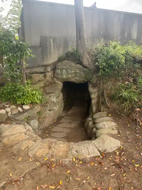 達磨寺の{uncategorized: "未分類", other: "その他", undefined: "問題あり", building: "その他建物", grave: "お墓", sacred_gate: "鳥居", guardian: "狛犬", statue: "像", buddha: "仏像", history: "歴史", nature: "自然", garden: "庭園", animal: "動物", pagoda: "塔", temizu: "手水舎", mountain_gate: "山門・神門", sanctuary: "本殿・本堂", subordinate: "末社・摂社", art: "芸術", scenery: "景色", jizo: "地蔵", ema: "絵馬", goshuin: "御朱印", omikuji: "おみくじ", items: "授与品その他", amulet: "お守り", goshuincho: "御朱印帳", eats: "食事", festival: "お祭り", votive_dance: "神楽", shichigosan: "七五三参", wedding: "結婚式", experience: "体験その他", initially: "初詣", around: "周辺", anti_infection: "感染症対策"}