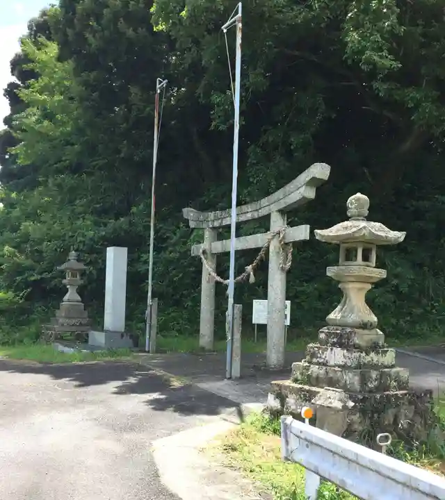 倭白山比咩神社の鳥居