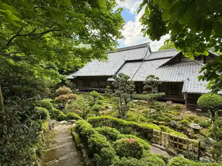 當麻寺西南院の{uncategorized: "未分類", other: "その他", undefined: "問題あり", building: "その他建物", grave: "お墓", sacred_gate: "鳥居", guardian: "狛犬", statue: "像", buddha: "仏像", history: "歴史", nature: "自然", garden: "庭園", animal: "動物", pagoda: "塔", temizu: "手水舎", mountain_gate: "山門・神門", sanctuary: "本殿・本堂", subordinate: "末社・摂社", art: "芸術", scenery: "景色", jizo: "地蔵", ema: "絵馬", goshuin: "御朱印", omikuji: "おみくじ", items: "授与品その他", amulet: "お守り", goshuincho: "御朱印帳", eats: "食事", festival: "お祭り", votive_dance: "神楽", shichigosan: "七五三参", wedding: "結婚式", experience: "体験その他", initially: "初詣", around: "周辺", anti_infection: "感染症対策"}