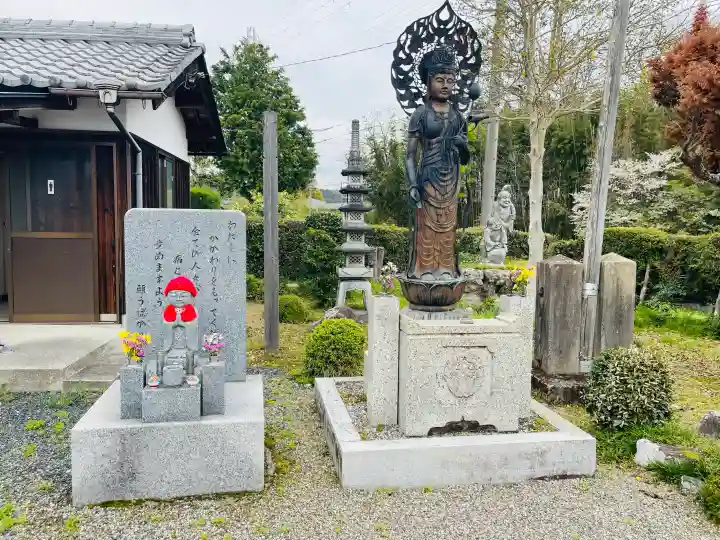 多聞寺の{uncategorized: "未分類", other: "その他", undefined: "問題あり", building: "その他建物", grave: "お墓", sacred_gate: "鳥居", guardian: "狛犬", statue: "像", buddha: "仏像", history: "歴史", nature: "自然", garden: "庭園", animal: "動物", pagoda: "塔", temizu: "手水舎", mountain_gate: "山門・神門", sanctuary: "本殿・本堂", subordinate: "末社・摂社", art: "芸術", scenery: "景色", jizo: "地蔵", ema: "絵馬", goshuin: "御朱印", omikuji: "おみくじ", items: "授与品その他", amulet: "お守り", goshuincho: "御朱印帳", eats: "食事", festival: "お祭り", votive_dance: "神楽", shichigosan: "七五三参", wedding: "結婚式", experience: "体験その他", initially: "初詣", around: "周辺", anti_infection: "感染症対策"}