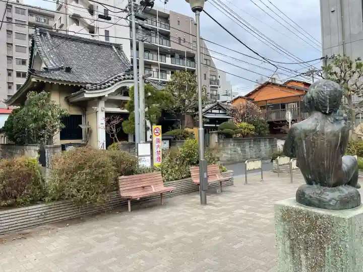法徳寺の{uncategorized: "未分類", other: "その他", undefined: "問題あり", building: "その他建物", grave: "お墓", sacred_gate: "鳥居", guardian: "狛犬", statue: "像", buddha: "仏像", history: "歴史", nature: "自然", garden: "庭園", animal: "動物", pagoda: "塔", temizu: "手水舎", mountain_gate: "山門・神門", sanctuary: "本殿・本堂", subordinate: "末社・摂社", art: "芸術", scenery: "景色", jizo: "地蔵", ema: "絵馬", goshuin: "御朱印", omikuji: "おみくじ", items: "授与品その他", amulet: "お守り", goshuincho: "御朱印帳", eats: "食事", festival: "お祭り", votive_dance: "神楽", shichigosan: "七五三参", wedding: "結婚式", experience: "体験その他", initially: "初詣", around: "周辺", anti_infection: "感染症対策"}
