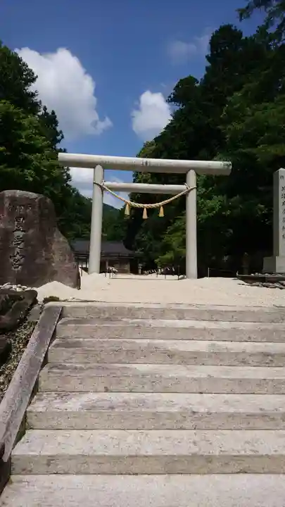 比沼麻奈為神社の鳥居