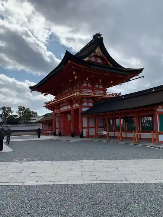 伏見稲荷大社の山門・神門