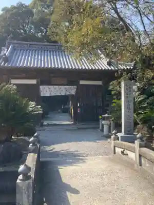大興寺の{uncategorized: "未分類", other: "その他", undefined: "問題あり", building: "その他建物", grave: "お墓", sacred_gate: "鳥居", guardian: "狛犬", statue: "像", buddha: "仏像", history: "歴史", nature: "自然", garden: "庭園", animal: "動物", pagoda: "塔", temizu: "手水舎", mountain_gate: "山門・神門", sanctuary: "本殿・本堂", subordinate: "末社・摂社", art: "芸術", scenery: "景色", jizo: "地蔵", ema: "絵馬", goshuin: "御朱印", omikuji: "おみくじ", items: "授与品その他", amulet: "お守り", goshuincho: "御朱印帳", eats: "食事", festival: "お祭り", votive_dance: "神楽", shichigosan: "七五三参", wedding: "結婚式", experience: "体験その他", initially: "初詣", around: "周辺", anti_infection: "感染症対策"}