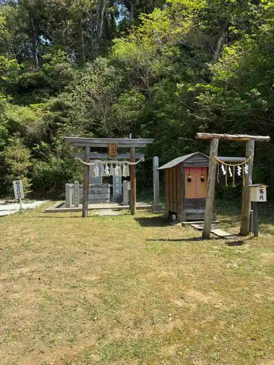 思金神社の{uncategorized: "未分類", other: "その他", undefined: "問題あり", building: "その他建物", grave: "お墓", sacred_gate: "鳥居", guardian: "狛犬", statue: "像", buddha: "仏像", history: "歴史", nature: "自然", garden: "庭園", animal: "動物", pagoda: "塔", temizu: "手水舎", mountain_gate: "山門・神門", sanctuary: "本殿・本堂", subordinate: "末社・摂社", art: "芸術", scenery: "景色", jizo: "地蔵", ema: "絵馬", goshuin: "御朱印", omikuji: "おみくじ", items: "授与品その他", amulet: "お守り", goshuincho: "御朱印帳", eats: "食事", festival: "お祭り", votive_dance: "神楽", shichigosan: "七五三参", wedding: "結婚式", experience: "体験その他", initially: "初詣", around: "周辺", anti_infection: "感染症対策"}