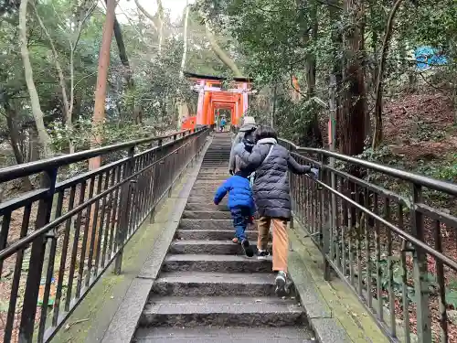 伏見稲荷大社の{uncategorized: "未分類", other: "その他", undefined: "問題あり", building: "その他建物", grave: "お墓", sacred_gate: "鳥居", guardian: "狛犬", statue: "像", buddha: "仏像", history: "歴史", nature: "自然", garden: "庭園", animal: "動物", pagoda: "塔", temizu: "手水舎", mountain_gate: "山門・神門", sanctuary: "本殿・本堂", subordinate: "末社・摂社", art: "芸術", scenery: "景色", jizo: "地蔵", ema: "絵馬", goshuin: "御朱印", omikuji: "おみくじ", items: "授与品その他", amulet: "お守り", goshuincho: "御朱印帳", eats: "食事", festival: "お祭り", votive_dance: "神楽", shichigosan: "七五三参", wedding: "結婚式", experience: "体験その他", initially: "初詣", around: "周辺", anti_infection: "感染症対策"}