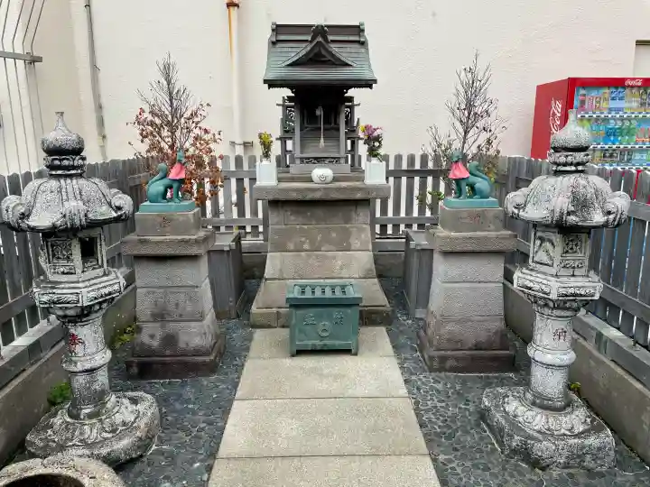 小田急豊川稲荷の{uncategorized: "未分類", other: "その他", undefined: "問題あり", building: "その他建物", grave: "お墓", sacred_gate: "鳥居", guardian: "狛犬", statue: "像", buddha: "仏像", history: "歴史", nature: "自然", garden: "庭園", animal: "動物", pagoda: "塔", temizu: "手水舎", mountain_gate: "山門・神門", sanctuary: "本殿・本堂", subordinate: "末社・摂社", art: "芸術", scenery: "景色", jizo: "地蔵", ema: "絵馬", goshuin: "御朱印", omikuji: "おみくじ", items: "授与品その他", amulet: "お守り", goshuincho: "御朱印帳", eats: "食事", festival: "お祭り", votive_dance: "神楽", shichigosan: "七五三参", wedding: "結婚式", experience: "体験その他", initially: "初詣", around: "周辺", anti_infection: "感染症対策"}