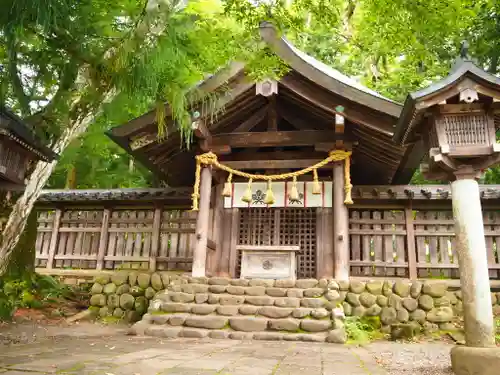 諏訪大社上社前宮の本殿・本堂