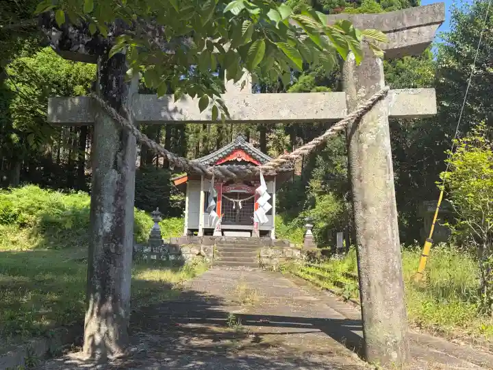 飯留神社の{uncategorized: "未分類", other: "その他", undefined: "問題あり", building: "その他建物", grave: "お墓", sacred_gate: "鳥居", guardian: "狛犬", statue: "像", buddha: "仏像", history: "歴史", nature: "自然", garden: "庭園", animal: "動物", pagoda: "塔", temizu: "手水舎", mountain_gate: "山門・神門", sanctuary: "本殿・本堂", subordinate: "末社・摂社", art: "芸術", scenery: "景色", jizo: "地蔵", ema: "絵馬", goshuin: "御朱印", omikuji: "おみくじ", items: "授与品その他", amulet: "お守り", goshuincho: "御朱印帳", eats: "食事", festival: "お祭り", votive_dance: "神楽", shichigosan: "七五三参", wedding: "結婚式", experience: "体験その他", initially: "初詣", around: "周辺", anti_infection: "感染症対策"}