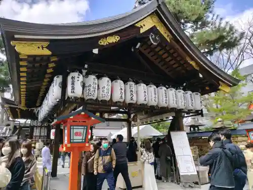 安井金比羅宮の{uncategorized: "未分類", other: "その他", undefined: "問題あり", building: "その他建物", grave: "お墓", sacred_gate: "鳥居", guardian: "狛犬", statue: "像", buddha: "仏像", history: "歴史", nature: "自然", garden: "庭園", animal: "動物", pagoda: "塔", temizu: "手水舎", mountain_gate: "山門・神門", sanctuary: "本殿・本堂", subordinate: "末社・摂社", art: "芸術", scenery: "景色", jizo: "地蔵", ema: "絵馬", goshuin: "御朱印", omikuji: "おみくじ", items: "授与品その他", amulet: "お守り", goshuincho: "御朱印帳", eats: "食事", festival: "お祭り", votive_dance: "神楽", shichigosan: "七五三参", wedding: "結婚式", experience: "体験その他", initially: "初詣", around: "周辺", anti_infection: "感染症対策"}