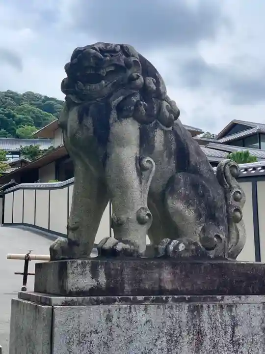 京都霊山護國神社の狛犬