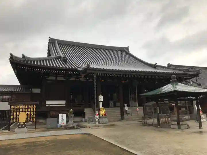 金倉寺の本殿・本堂
