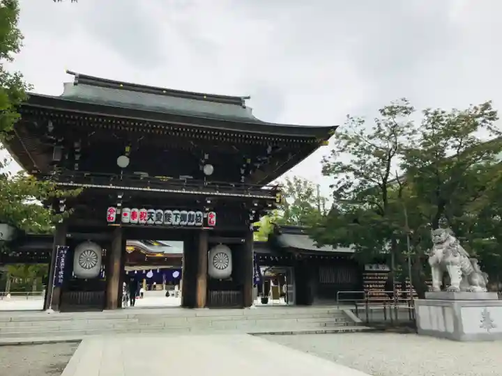 寒川神社の山門・神門