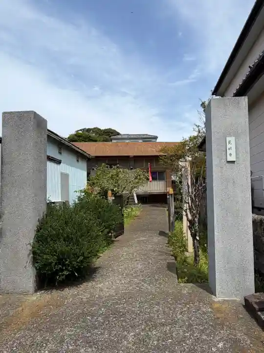 見桃寺の{uncategorized: "未分類", other: "その他", undefined: "問題あり", building: "その他建物", grave: "お墓", sacred_gate: "鳥居", guardian: "狛犬", statue: "像", buddha: "仏像", history: "歴史", nature: "自然", garden: "庭園", animal: "動物", pagoda: "塔", temizu: "手水舎", mountain_gate: "山門・神門", sanctuary: "本殿・本堂", subordinate: "末社・摂社", art: "芸術", scenery: "景色", jizo: "地蔵", ema: "絵馬", goshuin: "御朱印", omikuji: "おみくじ", items: "授与品その他", amulet: "お守り", goshuincho: "御朱印帳", eats: "食事", festival: "お祭り", votive_dance: "神楽", shichigosan: "七五三参", wedding: "結婚式", experience: "体験その他", initially: "初詣", around: "周辺", anti_infection: "感染症対策"}