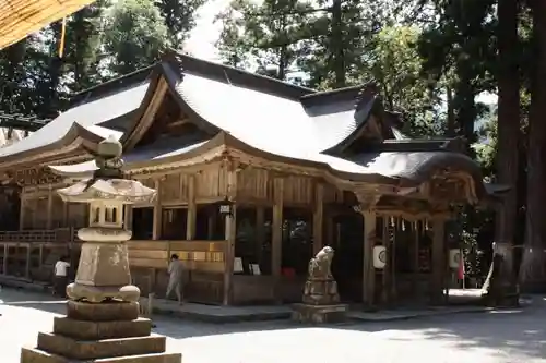 伊和神社の本殿