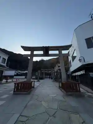 美保神社の{uncategorized: "未分類", other: "その他", undefined: "問題あり", building: "その他建物", grave: "お墓", sacred_gate: "鳥居", guardian: "狛犬", statue: "像", buddha: "仏像", history: "歴史", nature: "自然", garden: "庭園", animal: "動物", pagoda: "塔", temizu: "手水舎", mountain_gate: "山門・神門", sanctuary: "本殿・本堂", subordinate: "末社・摂社", art: "芸術", scenery: "景色", jizo: "地蔵", ema: "絵馬", goshuin: "御朱印", omikuji: "おみくじ", items: "授与品その他", amulet: "お守り", goshuincho: "御朱印帳", eats: "食事", festival: "お祭り", votive_dance: "神楽", shichigosan: "七五三参", wedding: "結婚式", experience: "体験その他", initially: "初詣", around: "周辺", anti_infection: "感染症対策"}