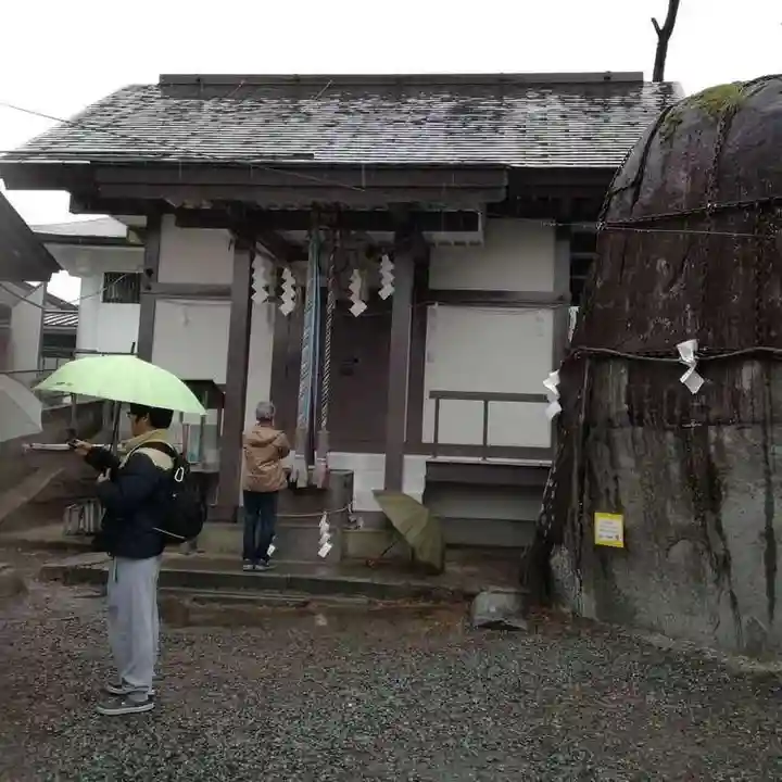 三ツ石神社の本殿・本堂