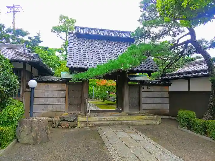 青大悲寺の山門・神門