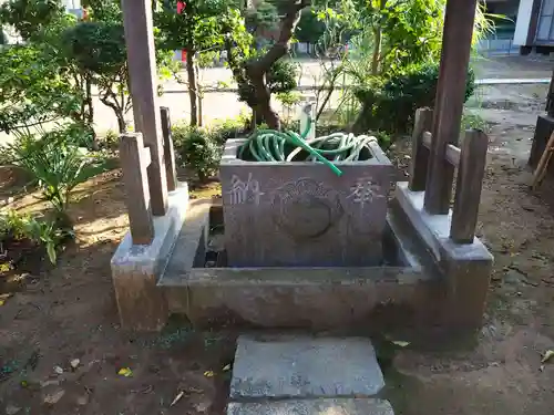 稲荷神社の手水舎