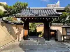 宝泰寺の山門