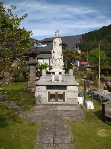 法光寺の像