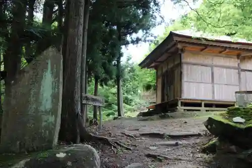 瀧鶏山不動尊の本殿・本堂