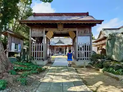 宅宮神社の山門・神門