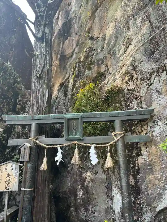 阿賀神社の{uncategorized: "未分類", other: "その他", undefined: "問題あり", building: "その他建物", grave: "お墓", sacred_gate: "鳥居", guardian: "狛犬", statue: "像", buddha: "仏像", history: "歴史", nature: "自然", garden: "庭園", animal: "動物", pagoda: "塔", temizu: "手水舎", mountain_gate: "山門・神門", sanctuary: "本殿・本堂", subordinate: "末社・摂社", art: "芸術", scenery: "景色", jizo: "地蔵", ema: "絵馬", goshuin: "御朱印", omikuji: "おみくじ", items: "授与品その他", amulet: "お守り", goshuincho: "御朱印帳", eats: "食事", festival: "お祭り", votive_dance: "神楽", shichigosan: "七五三参", wedding: "結婚式", experience: "体験その他", initially: "初詣", around: "周辺", anti_infection: "感染症対策"}