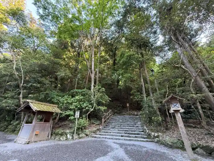 伊勢神宮外宮(豊受大神宮)の{uncategorized: "未分類", other: "その他", undefined: "問題あり", building: "その他建物", grave: "お墓", sacred_gate: "鳥居", guardian: "狛犬", statue: "像", buddha: "仏像", history: "歴史", nature: "自然", garden: "庭園", animal: "動物", pagoda: "塔", temizu: "手水舎", mountain_gate: "山門・神門", sanctuary: "本殿・本堂", subordinate: "末社・摂社", art: "芸術", scenery: "景色", jizo: "地蔵", ema: "絵馬", goshuin: "御朱印", omikuji: "おみくじ", items: "授与品その他", amulet: "お守り", goshuincho: "御朱印帳", eats: "食事", festival: "お祭り", votive_dance: "神楽", shichigosan: "七五三参", wedding: "結婚式", experience: "体験その他", initially: "初詣", around: "周辺", anti_infection: "感染症対策"}