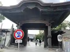 豊川閣　妙厳寺の山門