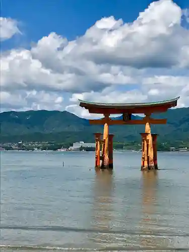 厳島神社の鳥居