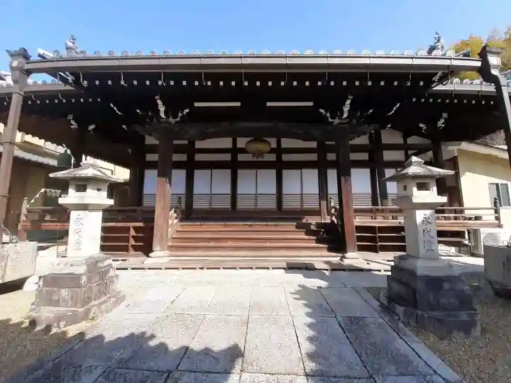 西光寺の{uncategorized: "未分類", other: "その他", undefined: "問題あり", building: "その他建物", grave: "お墓", sacred_gate: "鳥居", guardian: "狛犬", statue: "像", buddha: "仏像", history: "歴史", nature: "自然", garden: "庭園", animal: "動物", pagoda: "塔", temizu: "手水舎", mountain_gate: "山門・神門", sanctuary: "本殿・本堂", subordinate: "末社・摂社", art: "芸術", scenery: "景色", jizo: "地蔵", ema: "絵馬", goshuin: "御朱印", omikuji: "おみくじ", items: "授与品その他", amulet: "お守り", goshuincho: "御朱印帳", eats: "食事", festival: "お祭り", votive_dance: "神楽", shichigosan: "七五三参", wedding: "結婚式", experience: "体験その他", initially: "初詣", around: "周辺", anti_infection: "感染症対策"}