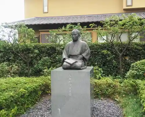 松陰神社の像