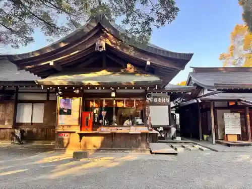 土佐神社の{uncategorized: "未分類", other: "その他", undefined: "問題あり", building: "その他建物", grave: "お墓", sacred_gate: "鳥居", guardian: "狛犬", statue: "像", buddha: "仏像", history: "歴史", nature: "自然", garden: "庭園", animal: "動物", pagoda: "塔", temizu: "手水舎", mountain_gate: "山門・神門", sanctuary: "本殿・本堂", subordinate: "末社・摂社", art: "芸術", scenery: "景色", jizo: "地蔵", ema: "絵馬", goshuin: "御朱印", omikuji: "おみくじ", items: "授与品その他", amulet: "お守り", goshuincho: "御朱印帳", eats: "食事", festival: "お祭り", votive_dance: "神楽", shichigosan: "七五三参", wedding: "結婚式", experience: "体験その他", initially: "初詣", around: "周辺", anti_infection: "感染症対策"}
