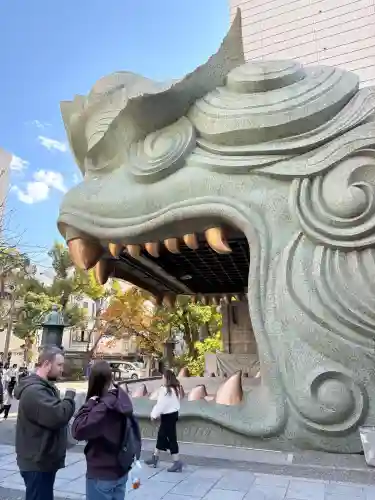 難波八阪神社の{uncategorized: "未分類", other: "その他", undefined: "問題あり", building: "その他建物", grave: "お墓", sacred_gate: "鳥居", guardian: "狛犬", statue: "像", buddha: "仏像", history: "歴史", nature: "自然", garden: "庭園", animal: "動物", pagoda: "塔", temizu: "手水舎", mountain_gate: "山門・神門", sanctuary: "本殿・本堂", subordinate: "末社・摂社", art: "芸術", scenery: "景色", jizo: "地蔵", ema: "絵馬", goshuin: "御朱印", omikuji: "おみくじ", items: "授与品その他", amulet: "お守り", goshuincho: "御朱印帳", eats: "食事", festival: "お祭り", votive_dance: "神楽", shichigosan: "七五三参", wedding: "結婚式", experience: "体験その他", initially: "初詣", around: "周辺", anti_infection: "感染症対策"}