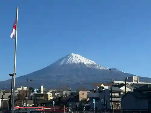 富士山本宮浅間大社の{uncategorized: "未分類", other: "その他", undefined: "問題あり", building: "その他建物", grave: "お墓", sacred_gate: "鳥居", guardian: "狛犬", statue: "像", buddha: "仏像", history: "歴史", nature: "自然", garden: "庭園", animal: "動物", pagoda: "塔", temizu: "手水舎", mountain_gate: "山門・神門", sanctuary: "本殿・本堂", subordinate: "末社・摂社", art: "芸術", scenery: "景色", jizo: "地蔵", ema: "絵馬", goshuin: "御朱印", omikuji: "おみくじ", items: "授与品その他", amulet: "お守り", goshuincho: "御朱印帳", eats: "食事", festival: "お祭り", votive_dance: "神楽", shichigosan: "七五三参", wedding: "結婚式", experience: "体験その他", initially: "初詣", around: "周辺", anti_infection: "感染症対策"}