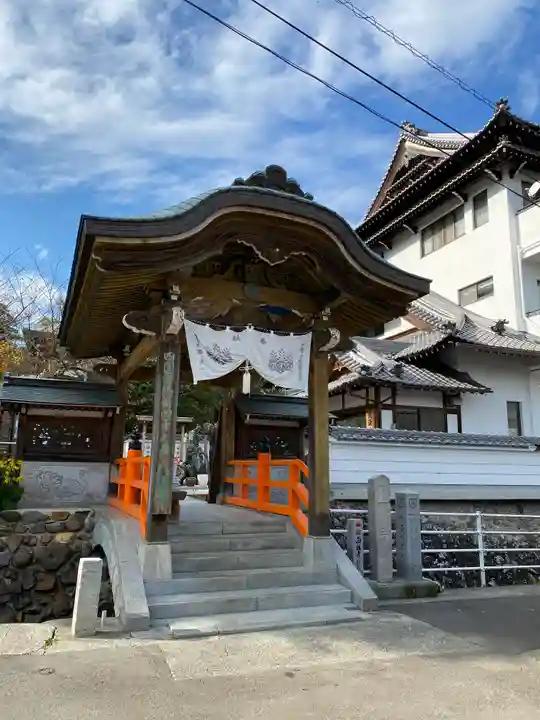 八坂寺の山門・神門