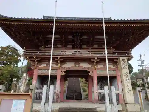 護国之寺の山門