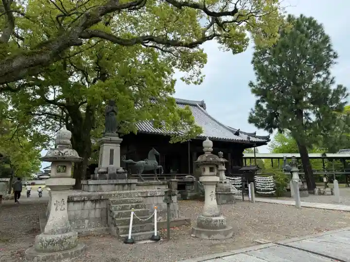 斑鳩寺の{uncategorized: "未分類", other: "その他", undefined: "問題あり", building: "その他建物", grave: "お墓", sacred_gate: "鳥居", guardian: "狛犬", statue: "像", buddha: "仏像", history: "歴史", nature: "自然", garden: "庭園", animal: "動物", pagoda: "塔", temizu: "手水舎", mountain_gate: "山門・神門", sanctuary: "本殿・本堂", subordinate: "末社・摂社", art: "芸術", scenery: "景色", jizo: "地蔵", ema: "絵馬", goshuin: "御朱印", omikuji: "おみくじ", items: "授与品その他", amulet: "お守り", goshuincho: "御朱印帳", eats: "食事", festival: "お祭り", votive_dance: "神楽", shichigosan: "七五三参", wedding: "結婚式", experience: "体験その他", initially: "初詣", around: "周辺", anti_infection: "感染症対策"}