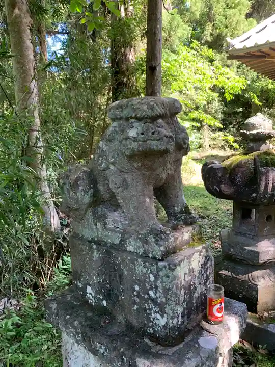 三上大明神の狛犬