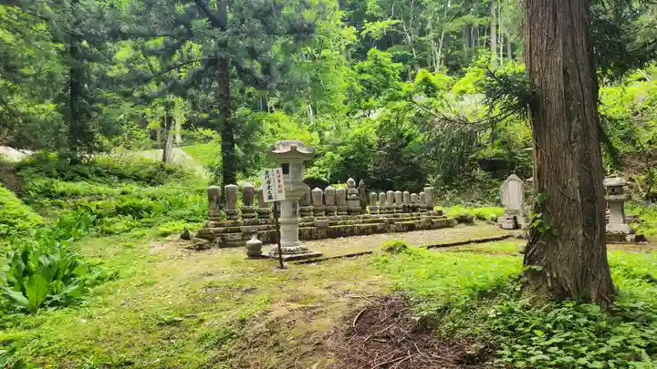 大日寺跡湯殿山神社(山形県)