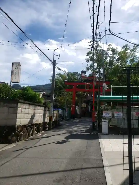 瓢箪山稲荷神社の{uncategorized: "未分類", other: "その他", undefined: "問題あり", building: "その他建物", grave: "お墓", sacred_gate: "鳥居", guardian: "狛犬", statue: "像", buddha: "仏像", history: "歴史", nature: "自然", garden: "庭園", animal: "動物", pagoda: "塔", temizu: "手水舎", mountain_gate: "山門・神門", sanctuary: "本殿・本堂", subordinate: "末社・摂社", art: "芸術", scenery: "景色", jizo: "地蔵", ema: "絵馬", goshuin: "御朱印", omikuji: "おみくじ", items: "授与品その他", amulet: "お守り", goshuincho: "御朱印帳", eats: "食事", festival: "お祭り", votive_dance: "神楽", shichigosan: "七五三参", wedding: "結婚式", experience: "体験その他", initially: "初詣", around: "周辺", anti_infection: "感染症対策"}