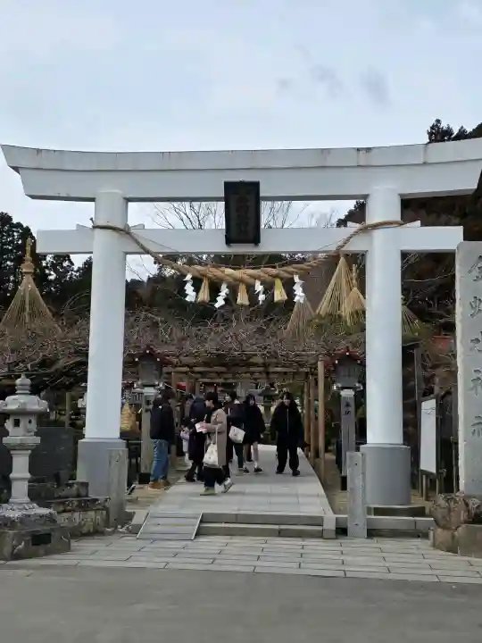 金蛇水神社の{uncategorized: "未分類", other: "その他", undefined: "問題あり", building: "その他建物", grave: "お墓", sacred_gate: "鳥居", guardian: "狛犬", statue: "像", buddha: "仏像", history: "歴史", nature: "自然", garden: "庭園", animal: "動物", pagoda: "塔", temizu: "手水舎", mountain_gate: "山門・神門", sanctuary: "本殿・本堂", subordinate: "末社・摂社", art: "芸術", scenery: "景色", jizo: "地蔵", ema: "絵馬", goshuin: "御朱印", omikuji: "おみくじ", items: "授与品その他", amulet: "お守り", goshuincho: "御朱印帳", eats: "食事", festival: "お祭り", votive_dance: "神楽", shichigosan: "七五三参", wedding: "結婚式", experience: "体験その他", initially: "初詣", around: "周辺", anti_infection: "感染症対策"}
