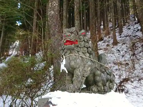 石割神社の狛犬