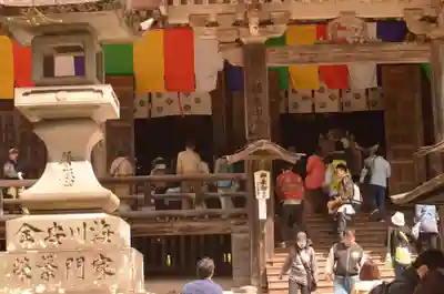 宝珠山 立石寺の本殿・本堂