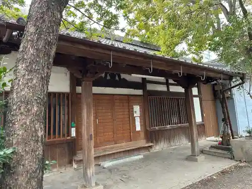 赤留比売命神社（杭全神社飛地境内社）の{uncategorized: "未分類", other: "その他", undefined: "問題あり", building: "その他建物", grave: "お墓", sacred_gate: "鳥居", guardian: "狛犬", statue: "像", buddha: "仏像", history: "歴史", nature: "自然", garden: "庭園", animal: "動物", pagoda: "塔", temizu: "手水舎", mountain_gate: "山門・神門", sanctuary: "本殿・本堂", subordinate: "末社・摂社", art: "芸術", scenery: "景色", jizo: "地蔵", ema: "絵馬", goshuin: "御朱印", omikuji: "おみくじ", items: "授与品その他", amulet: "お守り", goshuincho: "御朱印帳", eats: "食事", festival: "お祭り", votive_dance: "神楽", shichigosan: "七五三参", wedding: "結婚式", experience: "体験その他", initially: "初詣", around: "周辺", anti_infection: "感染症対策"}